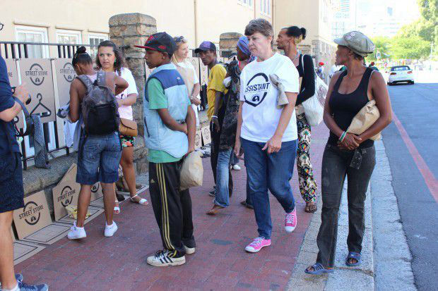 街头捐赠商店,保护受助人尊严--置顶表情